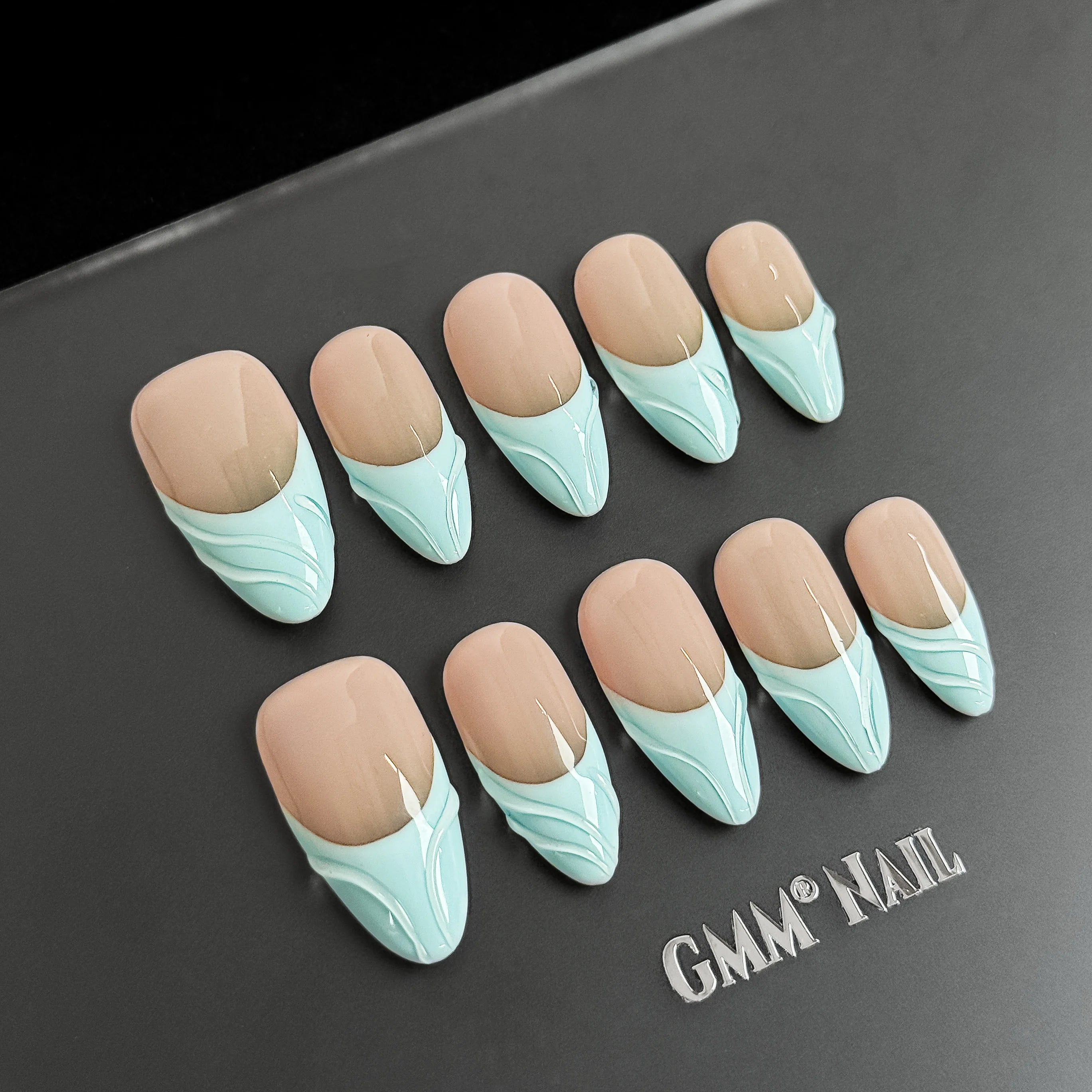 French Muse | Mint Veil